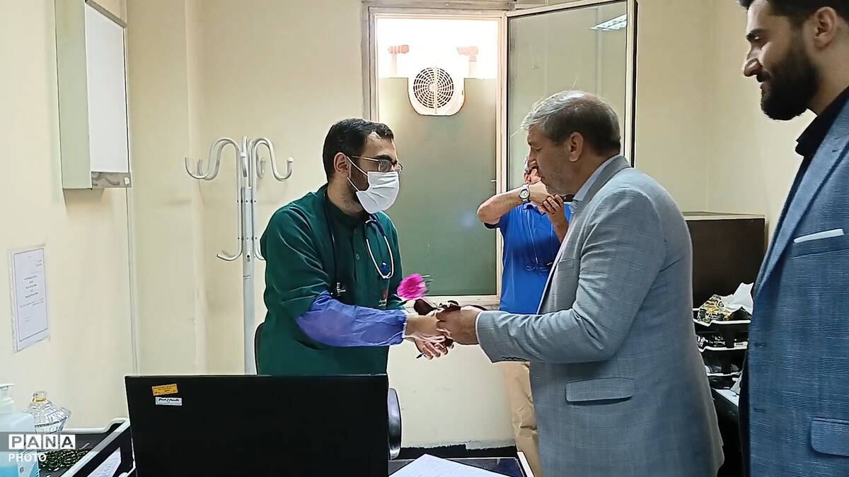 تجلیل از پزشکان بیمارستان امام جعفر صادق(ع) در روز پزشک 
