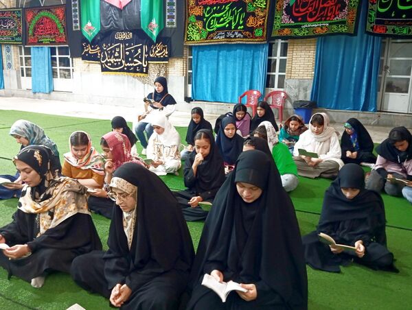 مراسم پخت نذری توسط دانش‌آموزان شیرازی به همت مجموعه تربیت علوی خواهران