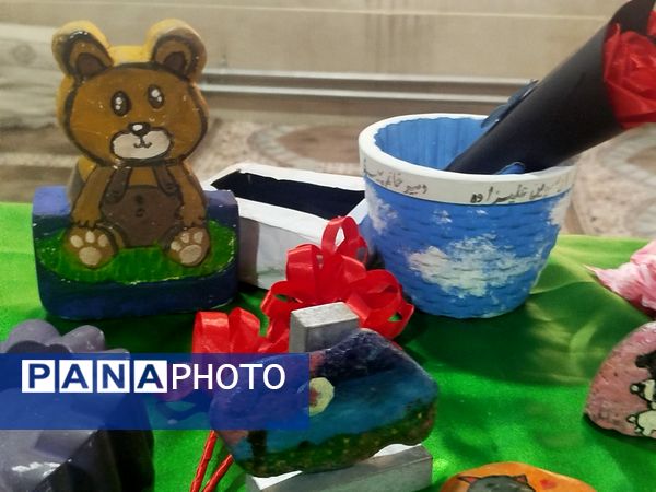 نمایشگاه هنری دانش‌آموزان مدرسه شهید قنبری لاله