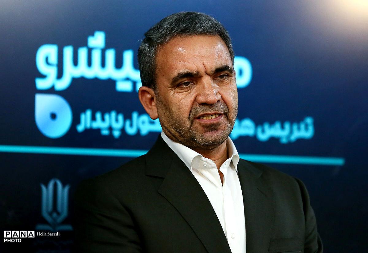 نظام تعلیم و تربیت آگاهانه و عالمانه به ارتقای سطح بصیرت دانش‌آموزان همت می‌گمارد