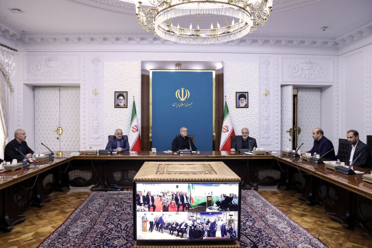 بهره‌برداری و آغاز عملیات اجرایی ۴۲۵ مگاوات نیروگاه خورشیدی کشور با دستور رئیس جمهور