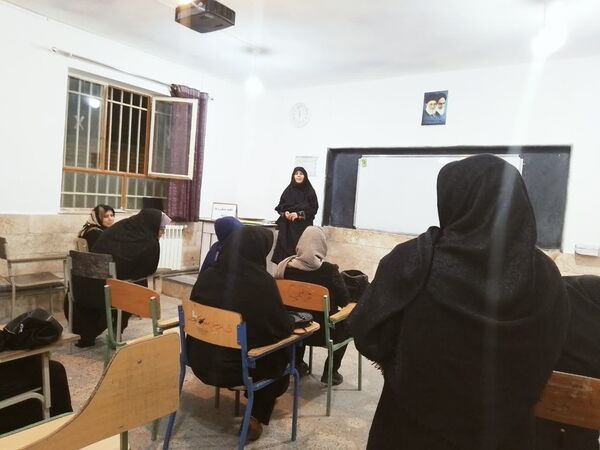  دیدار دبیران با اولیا در دبیرستان دخترانه فاطمیه 