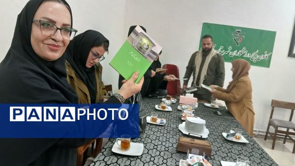 نشست بیان خاطرات و روایات در محمودآباد 