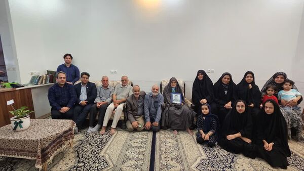 ادای احترام خبرنگاران پانا به مقام شهید جلال اقبال در چهل وششمین دیدار با خانواده شهدا