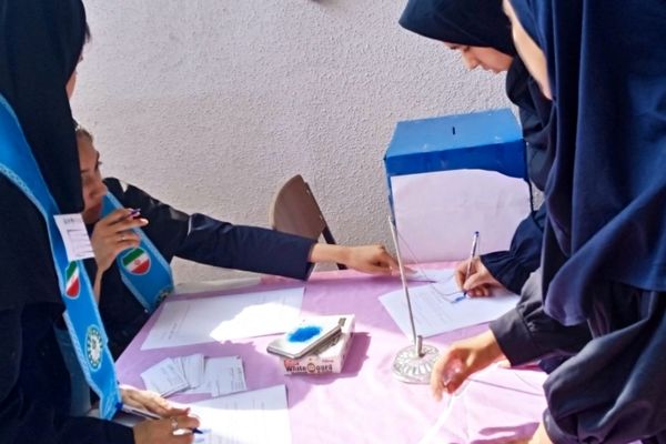 رقابت پرشور برای انتخاب همیار در مدرسه شهدای خلیج‌‌فارس بوموسی