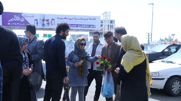 خوش‌آمدگویی مسئولان شهری قم به زائران کریمه اهل بیت(س)