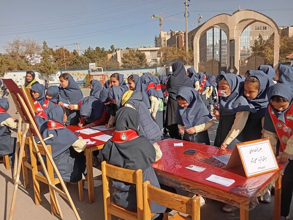 انتخابات شورای دانش آموزی در دبستان آرمینه مصلی نژاد ناحیه ۶ 