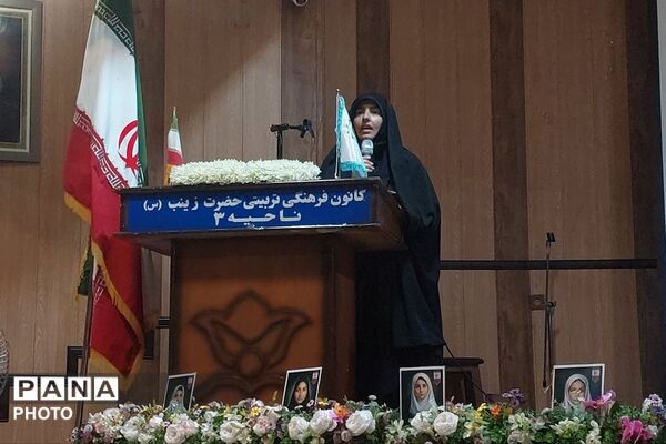 آیین تجلیل از فرماندهان واحدهای بسیج دانش‌آموزی در شیراز