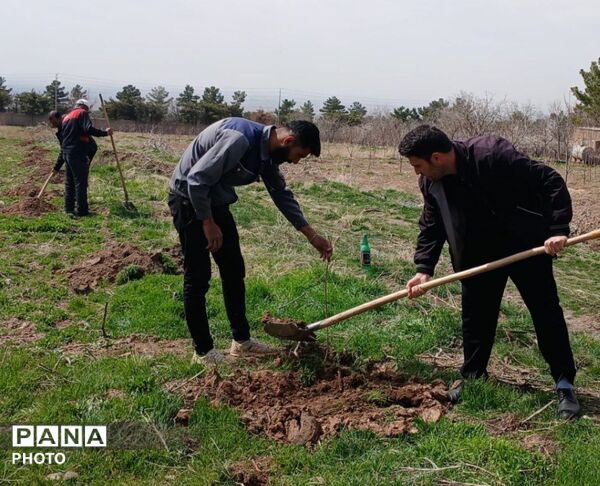 مراسم کاشت نهال در اردوگاه شهید رجایی شهرستان نیشابور