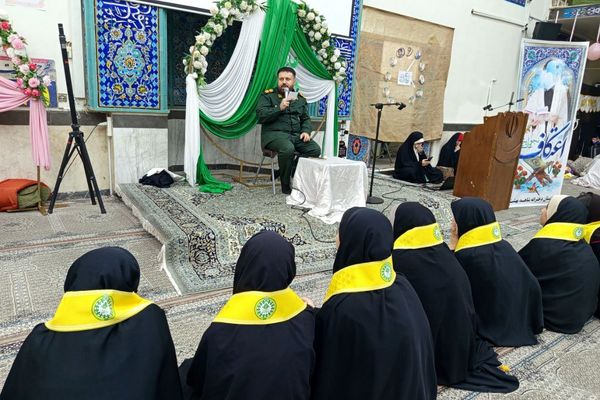 اعتکاف دانش‌آموزی رباط‌کریم با پرچم‌گردانی حضرت ابوالفضل(ع)