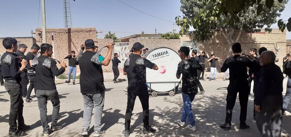 روستای سربالا در سوگ امام حسین(ع)؛ حضور پرشور جوانان در مراسم عزاداری حماسه‌ساز شد