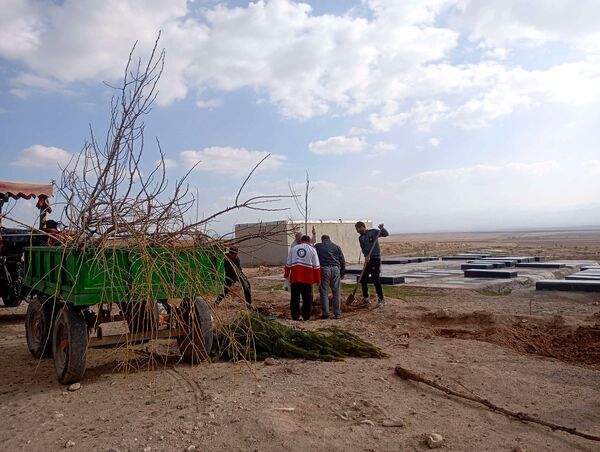 کاشت نهال در آرامستان روستای گزکوه