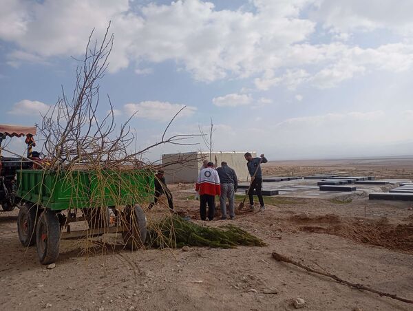 کاشت نهال در آرامستان روستای گزکوه