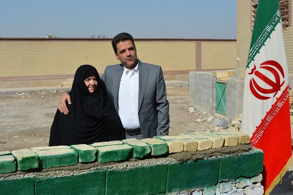 حاج مجید خوئی و بانو کمپانی، سازندگان ۹ کلاس جدید برای دختران بهارستانی