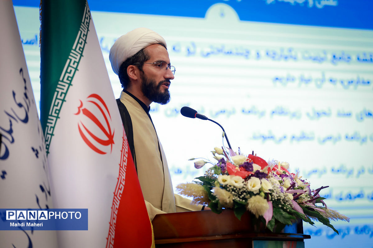 آماده‌سازی بسته‌های تربیت و یادگیری و راهنمای عمل برنامه درسی برای دوره‌های ابتدایی و متوسطه در سال تحصیلی جدید / ارائه بسته ویژه تربیت و یادگیری «جنگ تحمیلی 12 روزه» به دانش‌آموزان 