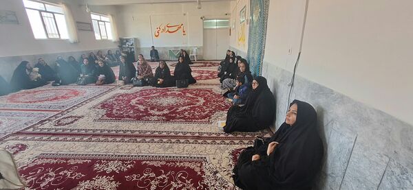 جلسه توانمندسازی والدین پایه هفتم و گفتمان تربیتی- درسی در دبیرستان فیاض کاشمر