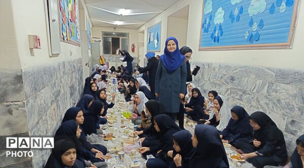 افطار در مدرسه دخترانه مهندس رحمانی فرد