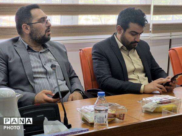 معلمان نمونه در قاب افتخار آموزش و پرورش منطقه ۵
