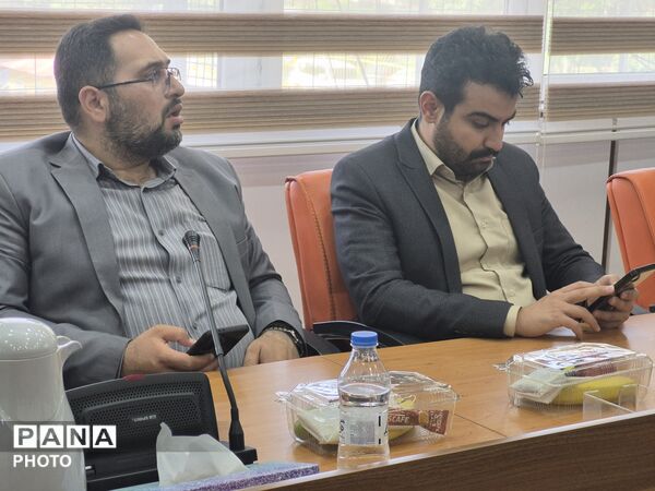معلمان نمونه در قاب افتخار آموزش و پرورش منطقه ۵