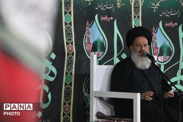 روضه‌خوانی کنار ریل قطار یزد؛ آیینی متفاوت در مسیر عبور شهروندان