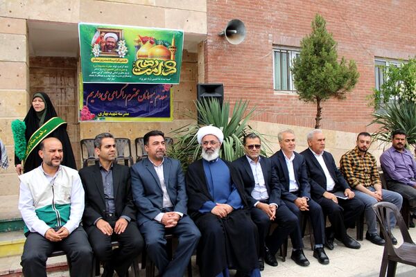 برگزاری مراسم باشکوه دهه کرامت در دبستان شهید بهاری پرند با حضور خادمین حرم رضوی