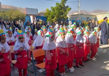جشن روز اول مهر ماه در دبستان شهید اسلامی شهرستان نیم ور