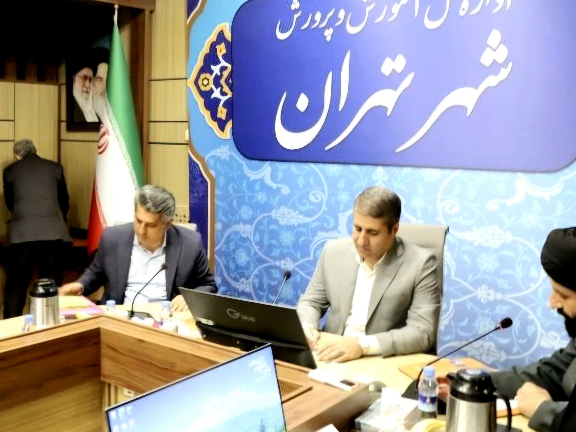 در شرایط تعارض و بحران، توقف جایز نیست