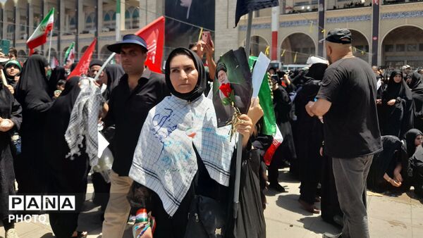  نمایشِ اقتدار در تشییعِ رهبر شهید