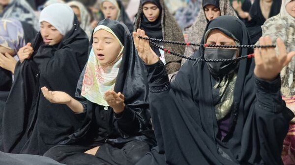 آیین معنوی اعتکاف دانش‌آموزان دختر مسجد سیدالشهدای یاسوج