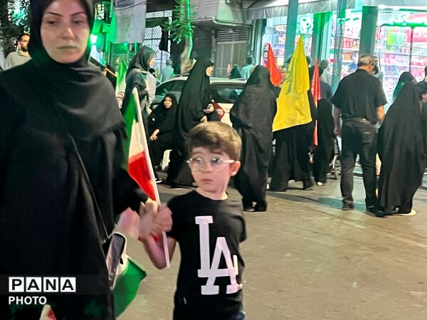 حضور باشکوه  مردم کرج در صد و هفتمین شب از تجمعات مردمی
