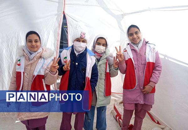 دهه نودی‌ها انقلاب را در دست گرفتند