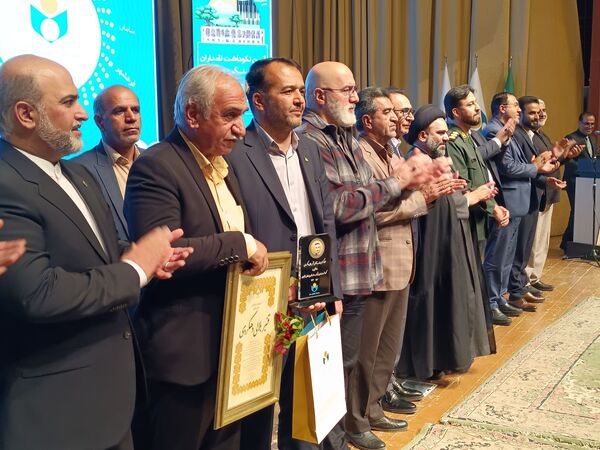 آیین بزرگداشت مردان نامدار با حضور چهره‌های فرهنگی و هنری در فرهنگسرای شهرکرد 