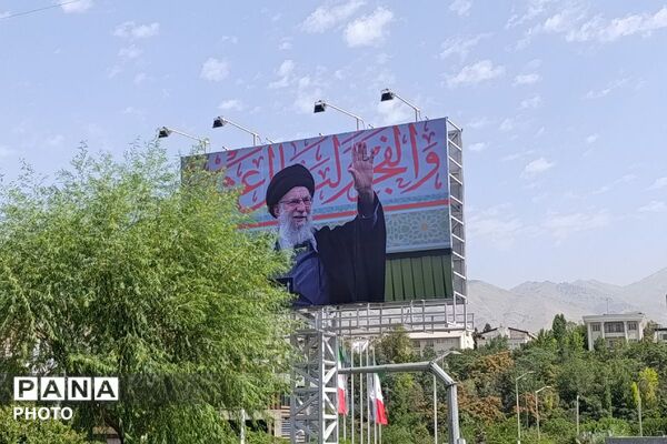 جمعیت بی‌شمار در صحن‌ های مصلی؛ آخرین لحظات وداع با رهبر