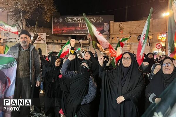 پنجاهمین اجتماع مردم فیروزکوه در هوای بارانی