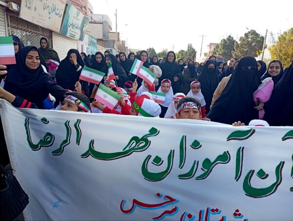 آبان بیداری؛ گام های استوار نسل جوان در مسیر عزت و استقلال
