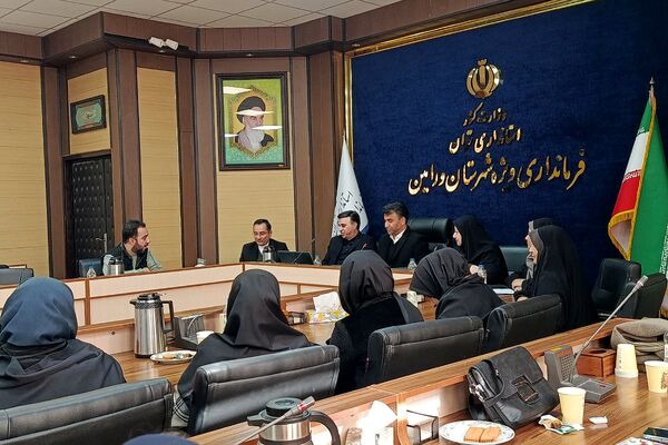 نشست آموزشی راه‌های پیشگیری از آسیب‌های اجتماعی در سالن اجتماعات فرمانداری شهرستان ورامین