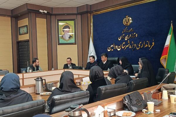 نشست آموزشی راه‌های پیشگیری از آسیب‌های اجتماعی در سالن اجتماعات فرمانداری شهرستان ورامین