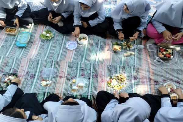 جشنواره جهانی تخم مرغ در دبستان فاطمه اهری هاشمی