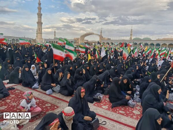 رژه «بانوان جان فدای ایران» در بلوار پیامبر اعظم قم
