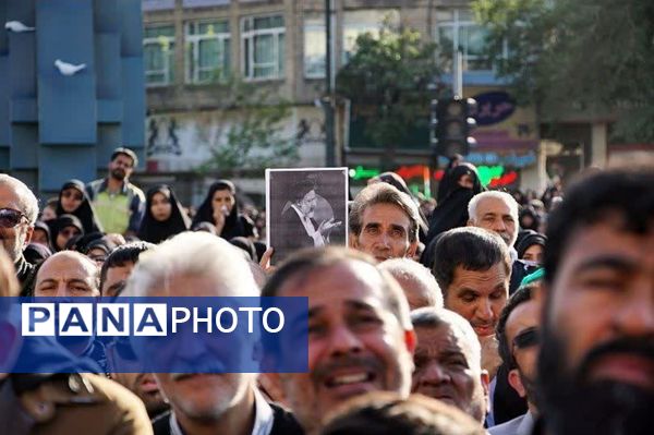 عزاداری مردم مشهد به مناسبت شهادت خادم الرضا(ع)، آیت الله رئیسی و همراهان ایشان