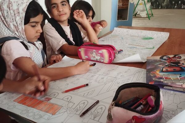برگزاری حلقه قرآن و ایستگاه نقاشی به‌مناسبت هفته کودک همزمان با نماز جمعه در داریون 