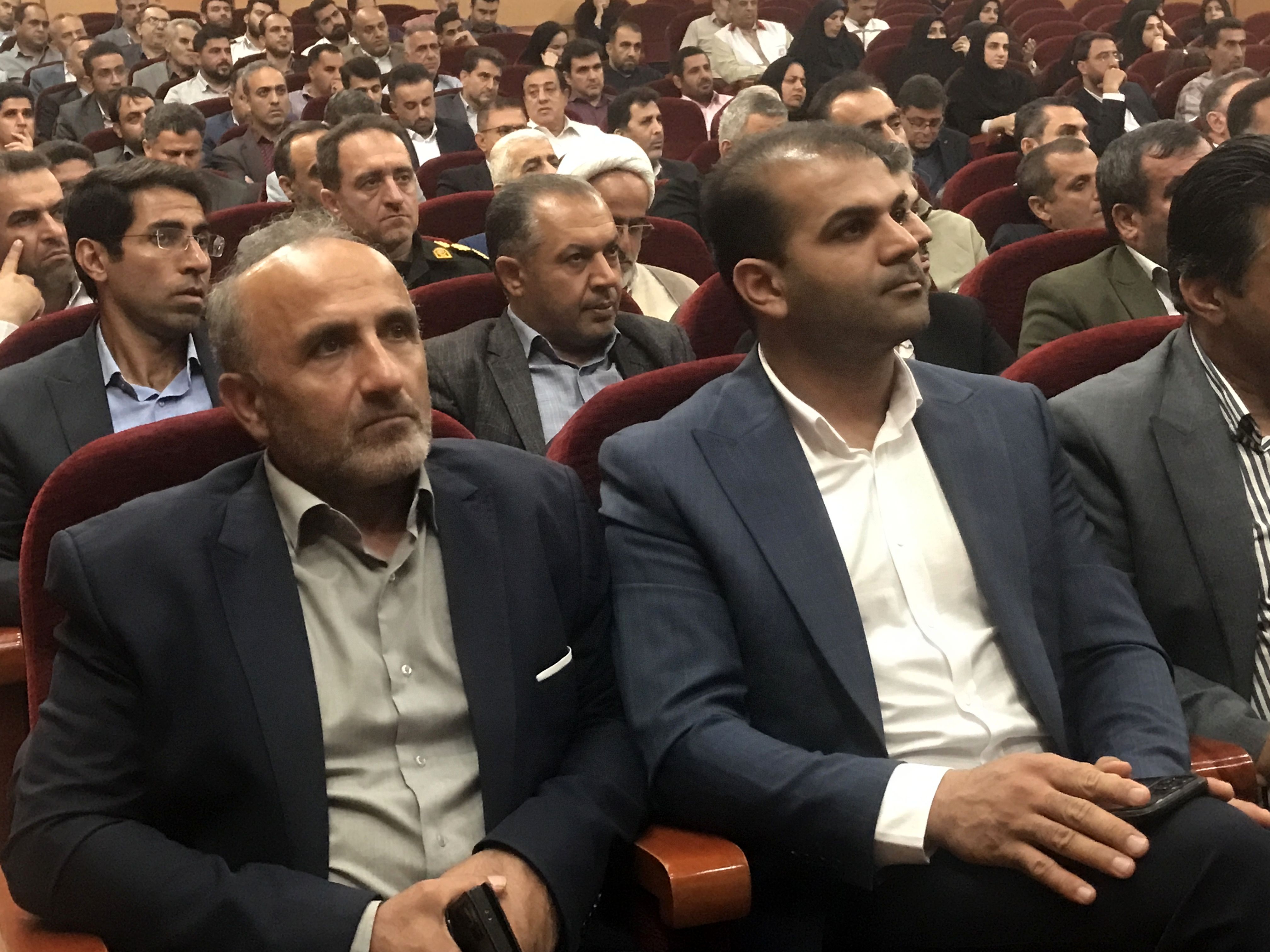 همایش تجلیل از مدیران و کارکنان نمونه شهرستان محمودآباد 