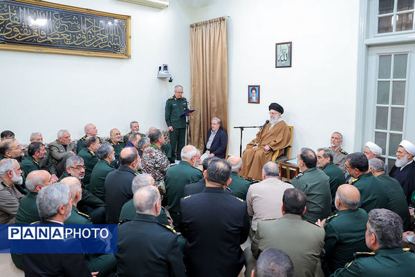 دیدار جمعی از فرماندهان نیروهای مسلح با رهبر انقلاب