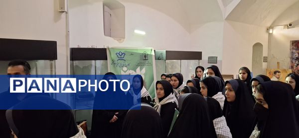 بازدید دانش‌آموزان دبیرستان فضیلت از موزه فاروج