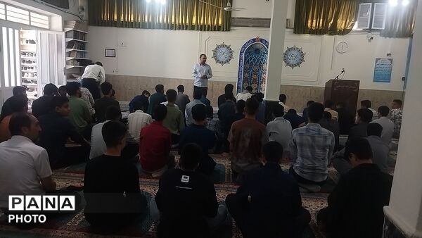 نماز جماعت در دبیرستان شاهد ابوذر غفاری نیشابور 