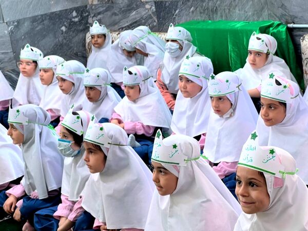 جشن قرآن در دبستان دخترانه المهدی ناحیه 2 کرج و شهرستان فردیس