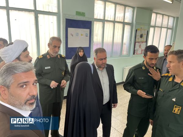 مدرسه‌ای که در هفته معلم رنگ افتخار گرفت