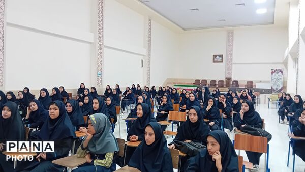 جشن جوانه‌ها در دبیرستان حاج قاسم سلیمانی ملایر 