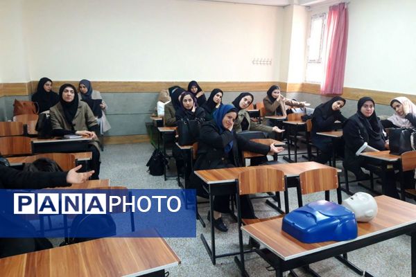 اولین دوره آموزشی آموزگاران با هدف کیفیت بخشی برنامه های سلامت و تندرستی 