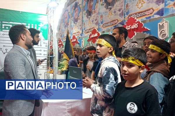 بازدید دانش‌آموزان بسیجی از نمایشگاه بزرگ قله افتخار 